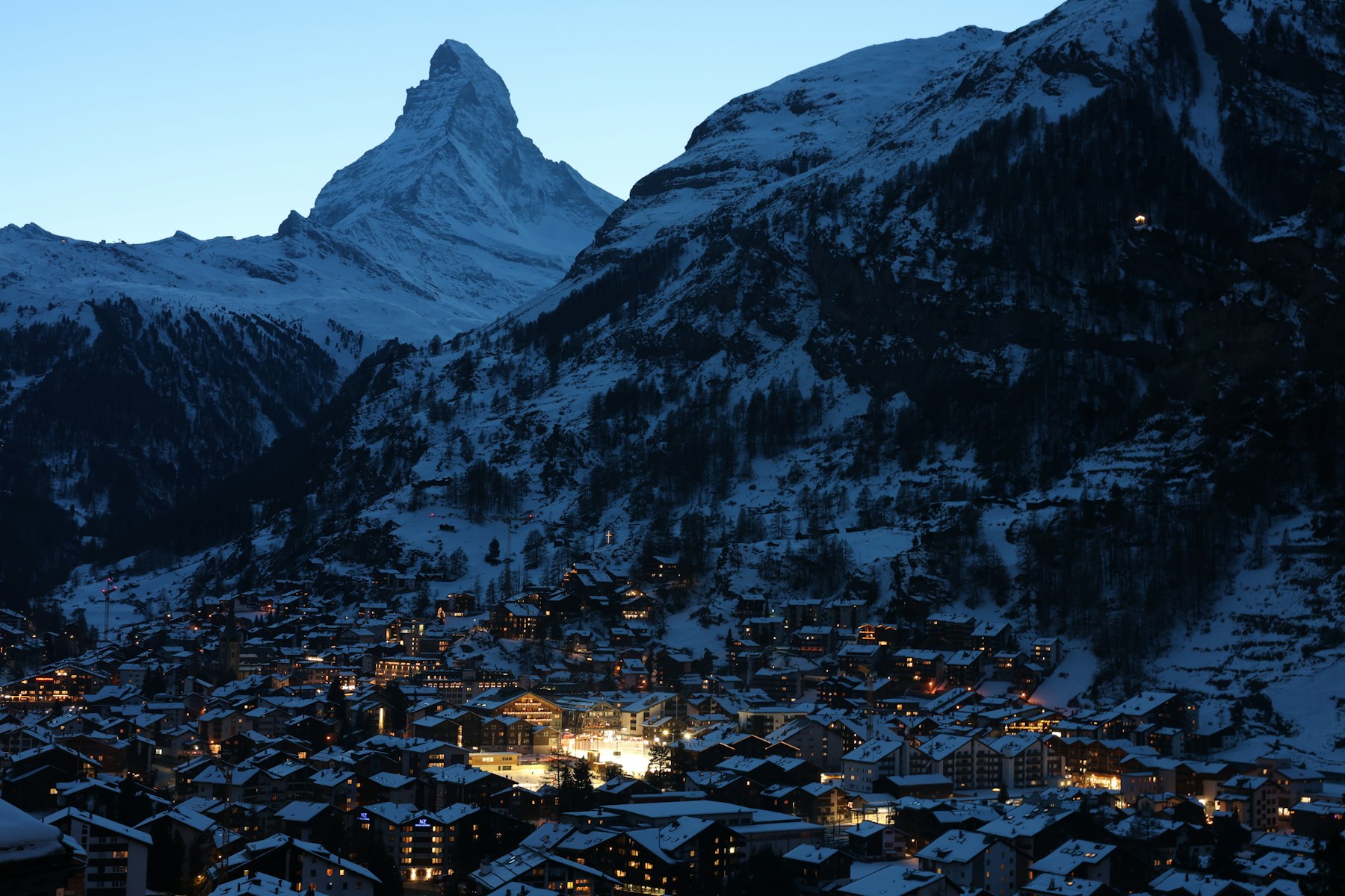 Zermatt au crépuscule sous le Cervin